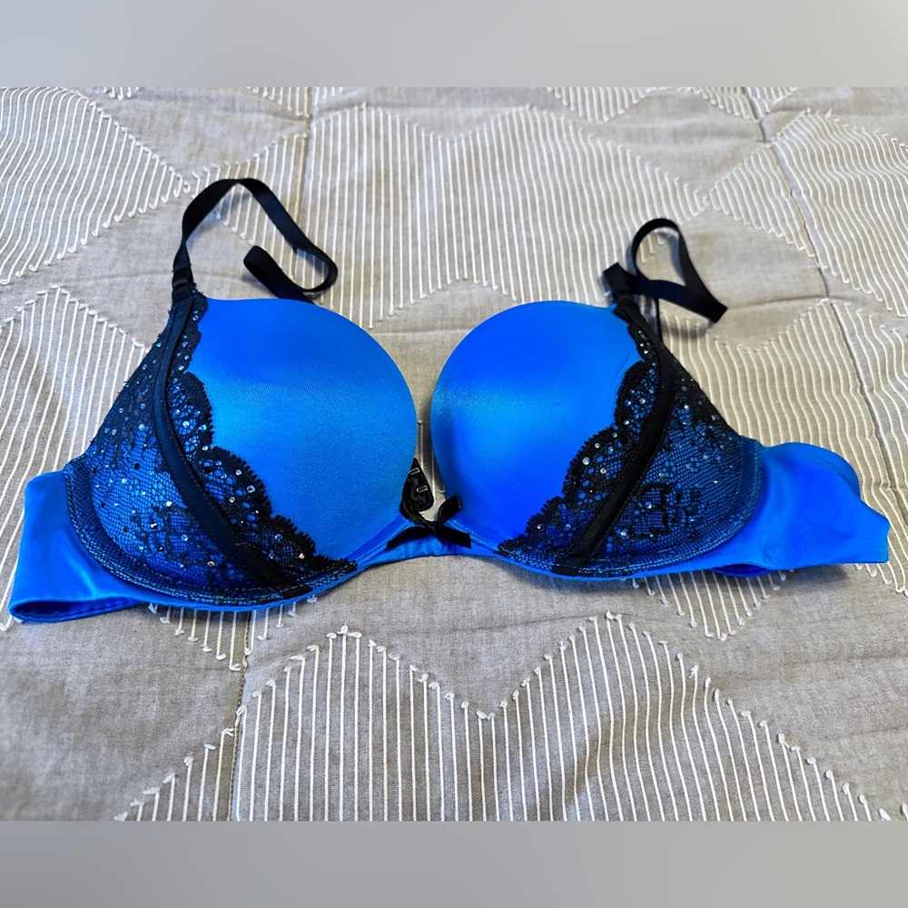 BOGO EUC Victoria’s Secret Very Sexy push-up bra